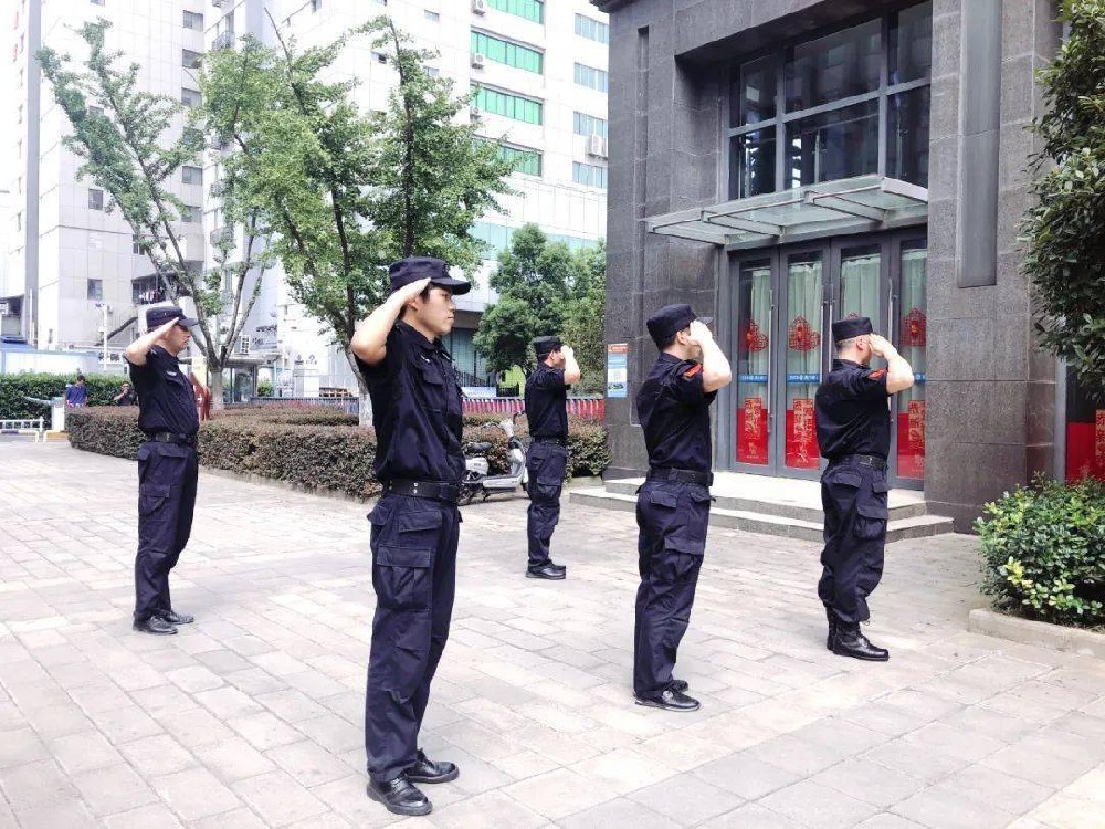 無錫保安公司在社區(qū)安全管理中的應用與挑戰(zhàn)